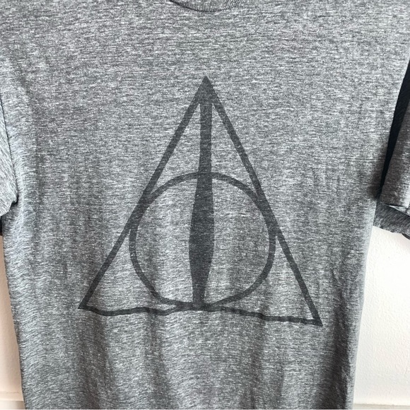Harry Potter Deathly Hallows Gray Short Sleeve Shirt - Picture 4 of 4